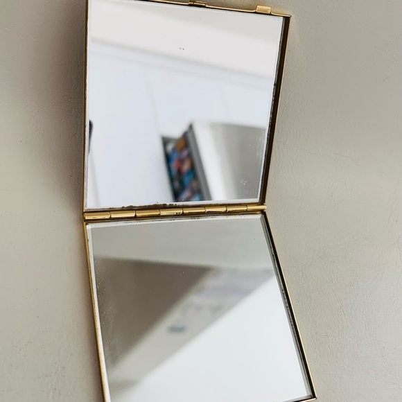 Vintage Fold-away Pocket Mirror - Picture 5 of 9